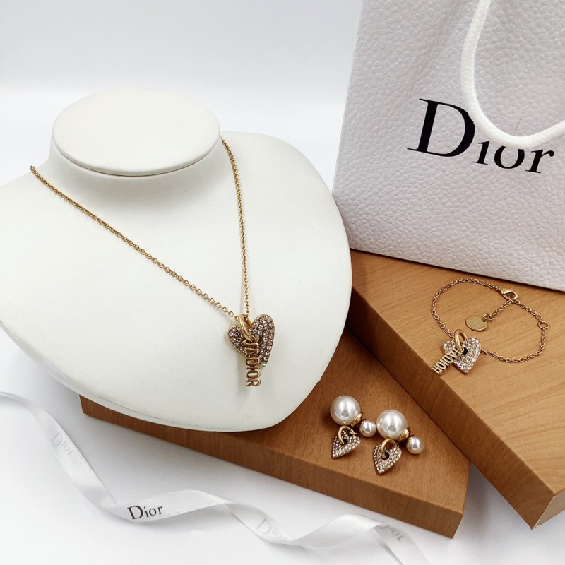 Replica Wholesale Dior Earrings Necklace Pendants Bracelets Fashion RB587